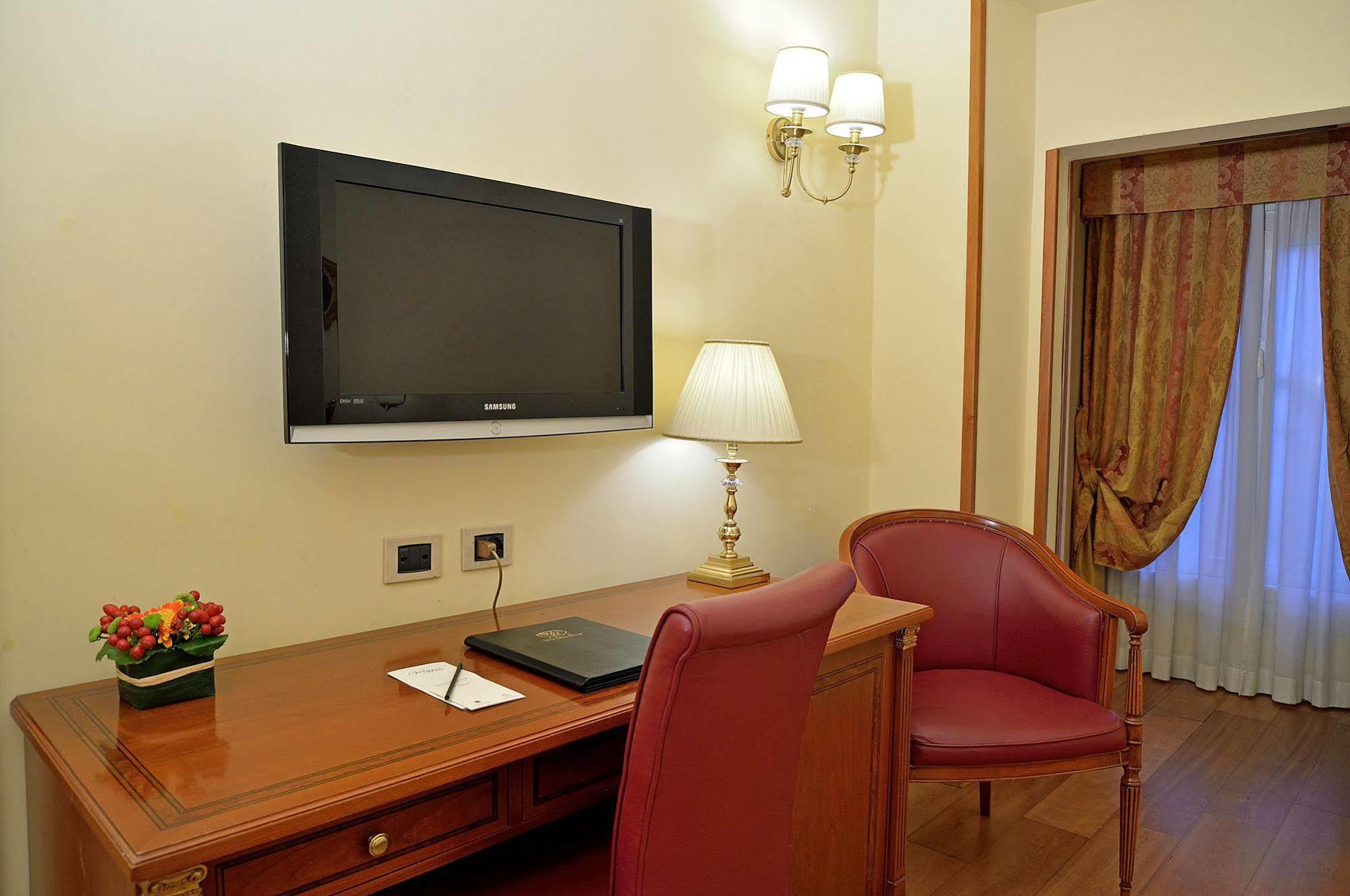 Hotel Homs Рим Экстерьер фото