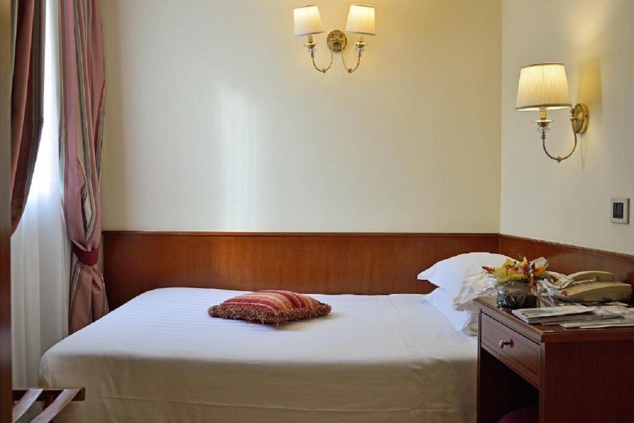 Hotel Homs Рим Экстерьер фото